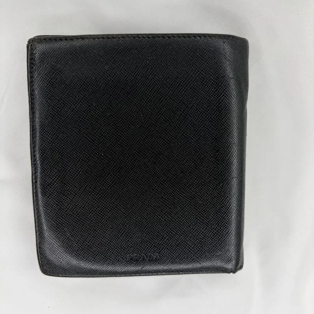 Prada Men’s Bifold Black Saffiano Leather Wallet Made In Italy Elegant, Classic
